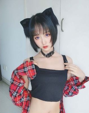 《年轻漂亮的女教师》中字_4K免费电视剧